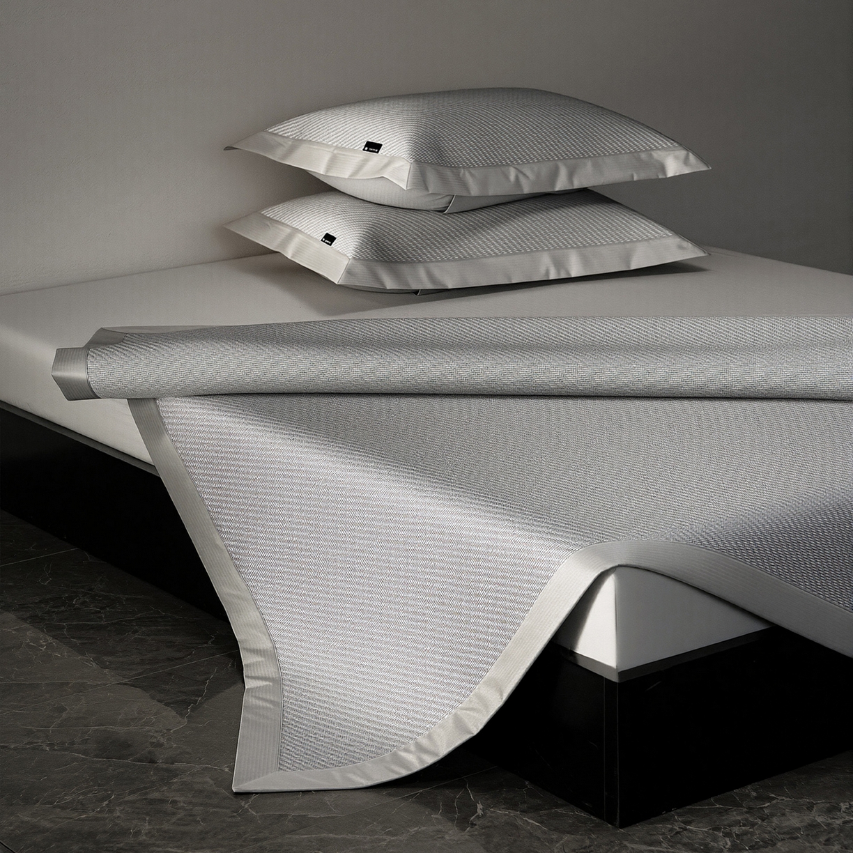 91家纺网 家纺一手货源 找家纺 三味舒屋 2026新款松间觅光系列印花冰丝席 松叶灰