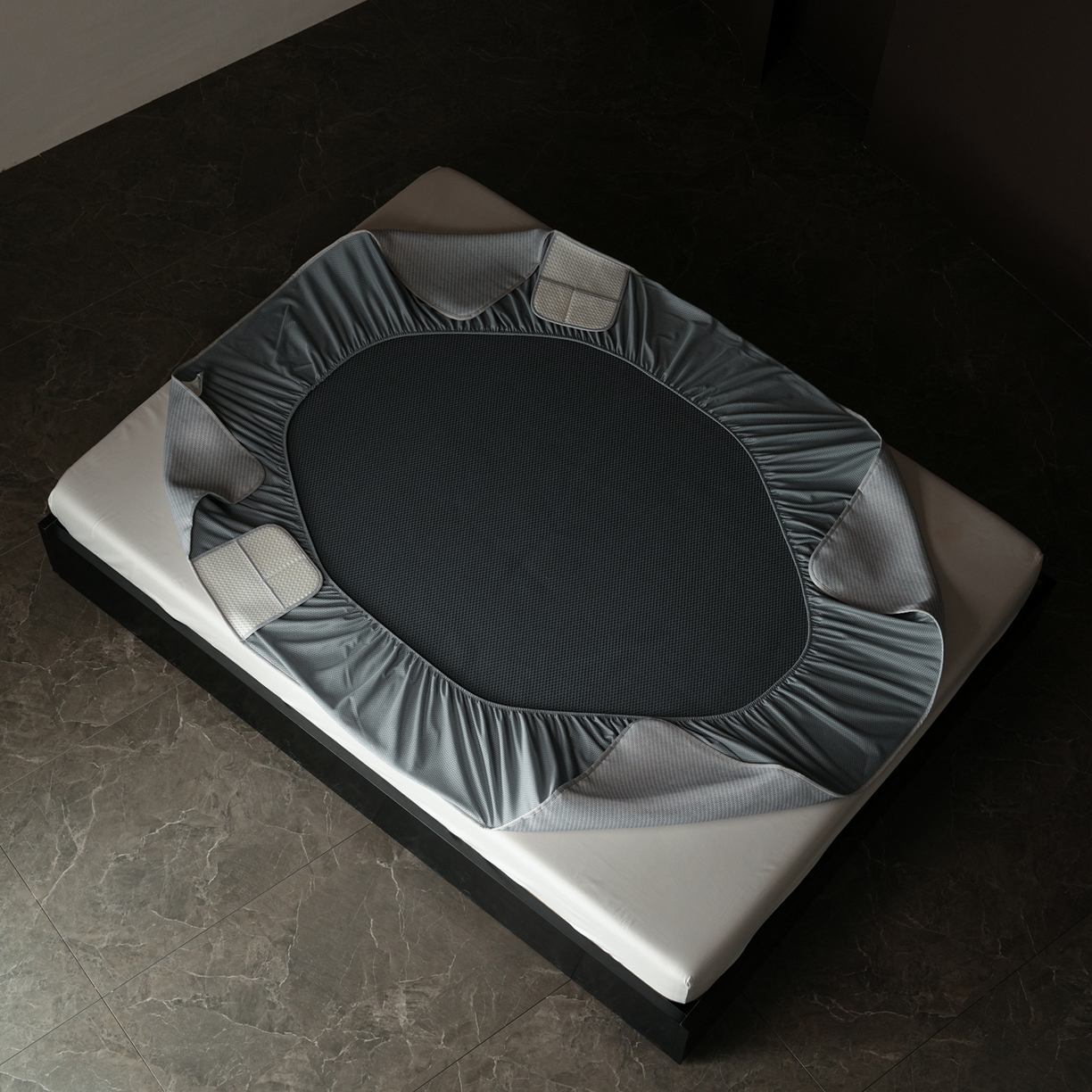 91家纺网 家纺一手货源 找家纺 三味舒屋 2026新款松间觅光系列印花冰丝席 松叶灰 床笠款