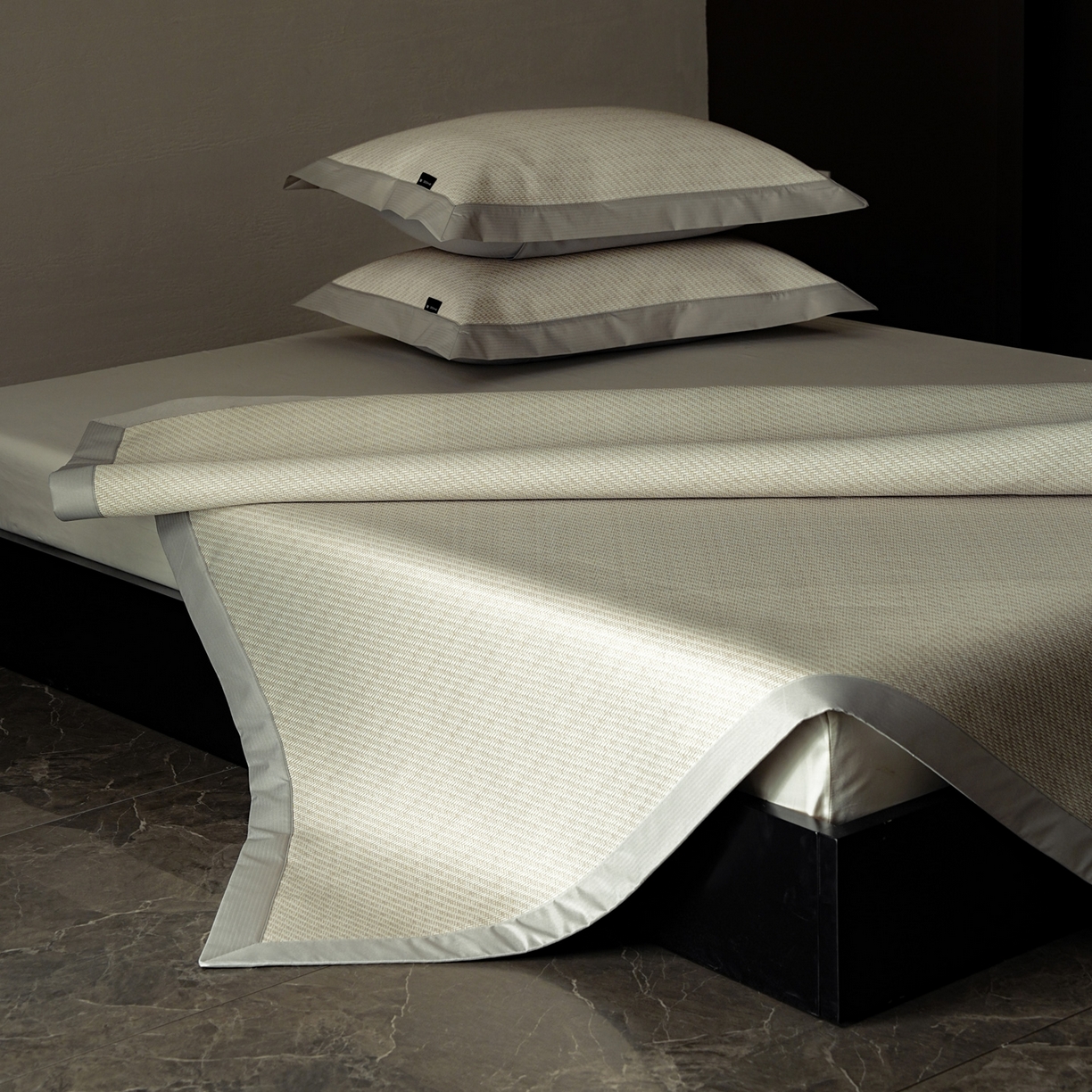 91家纺网 家纺一手货源 找家纺 三味舒屋 2026新款松间觅光系列印花冰丝席 松叶米