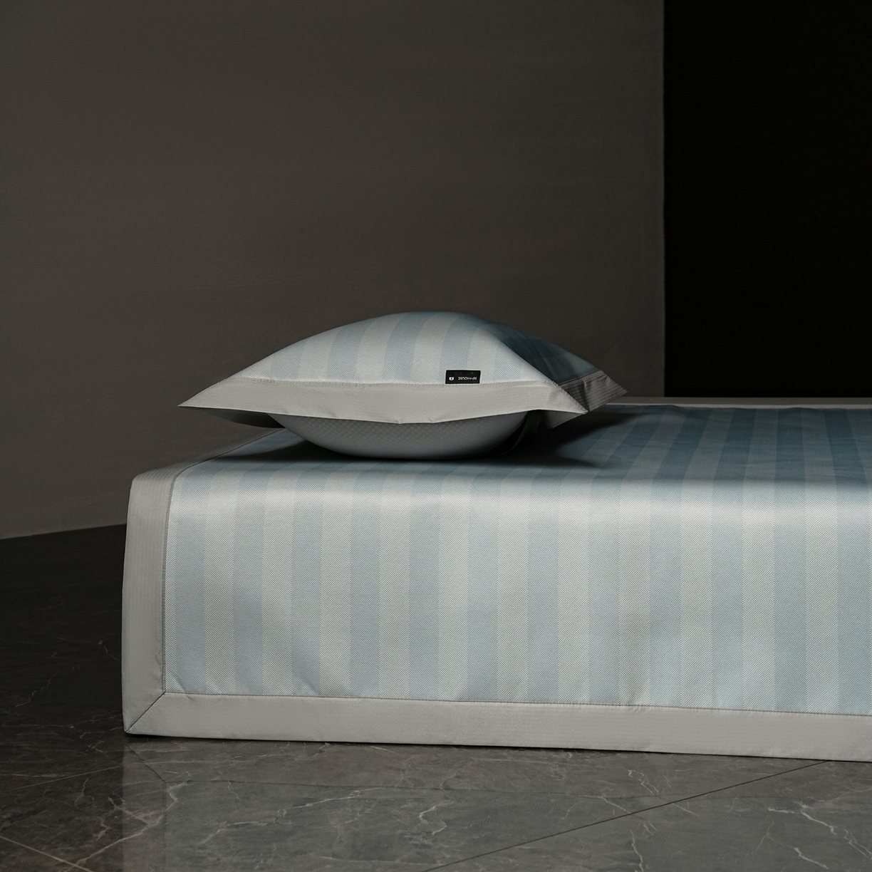 91家纺网 家纺一手货源 找家纺 三味舒屋 2026新款松间觅光系列印花冰丝席 觅光蓝