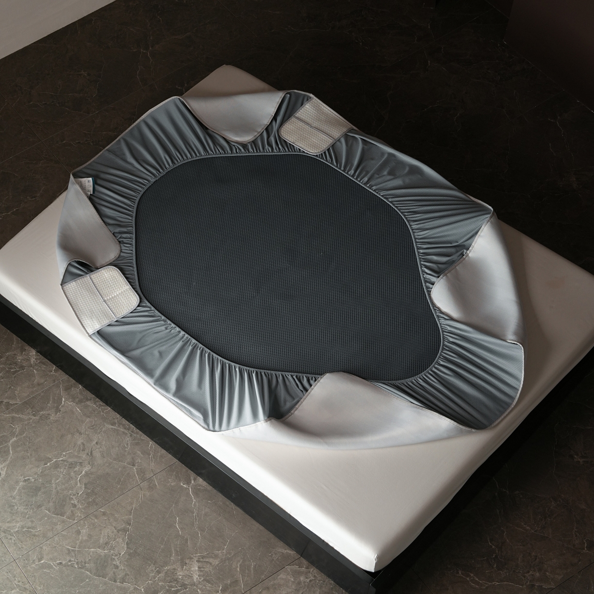 91家纺网 家纺一手货源 找家纺 三味舒屋 2026新款松间觅光系列印花冰丝席 觅光灰 床笠款