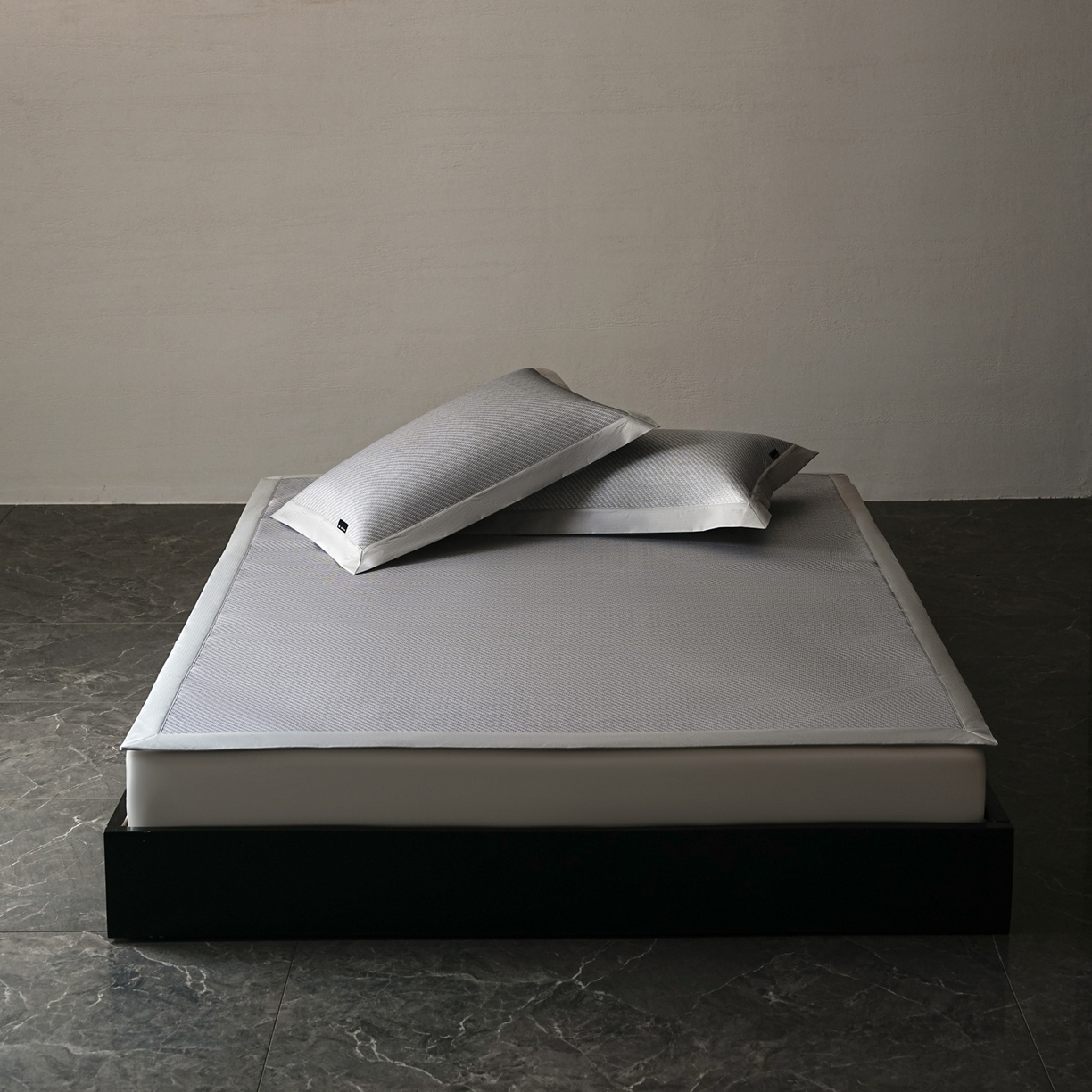 91家纺网 家纺一手货源 找家纺 三味舒屋 2026新款松间觅光系列印花冰丝席 松叶灰