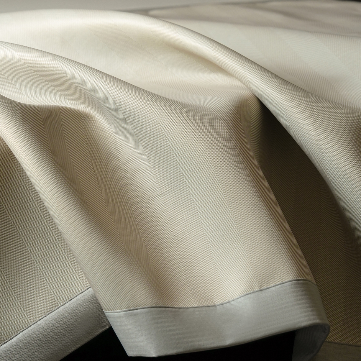 91家纺网 家纺一手货源 找家纺 三味舒屋 2026新款松间觅光系列印花冰丝席 觅光黄