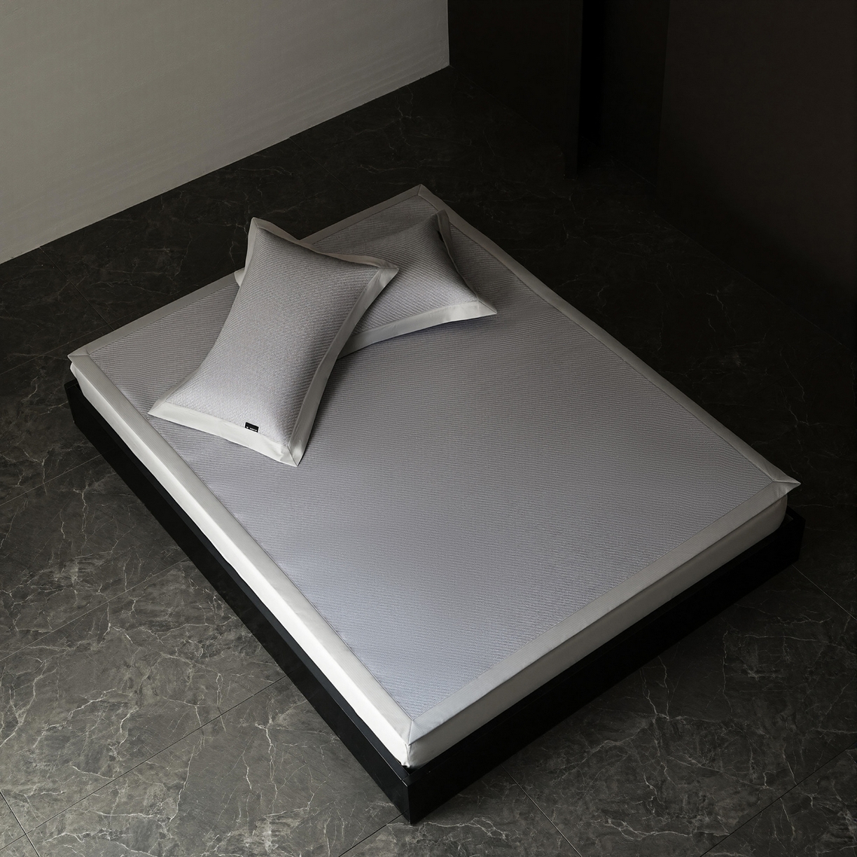 91家纺网 家纺一手货源 找家纺 三味舒屋 2026新款松间觅光系列印花冰丝席 松叶灰