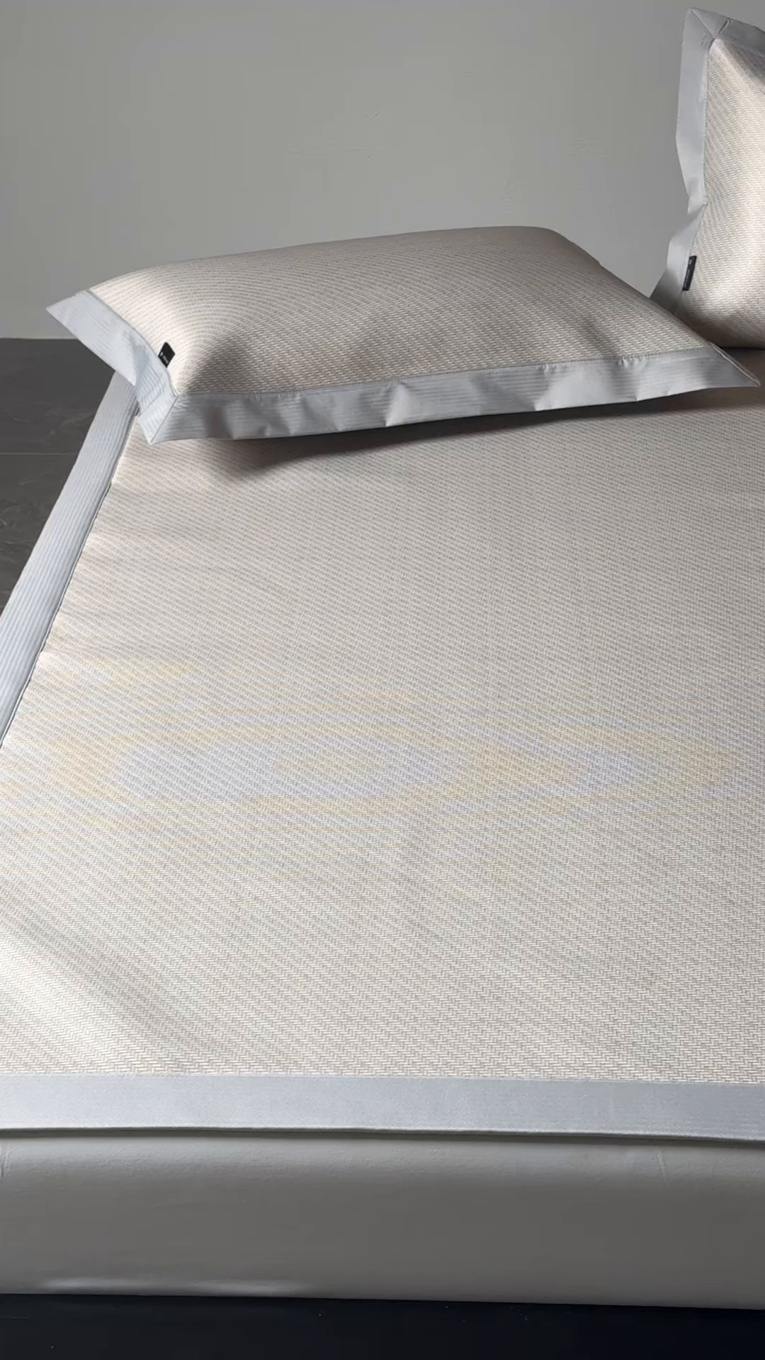 91家纺网 家纺一手货源 找家纺 三味舒屋 2026新款松间觅光系列印花冰丝席 松叶米