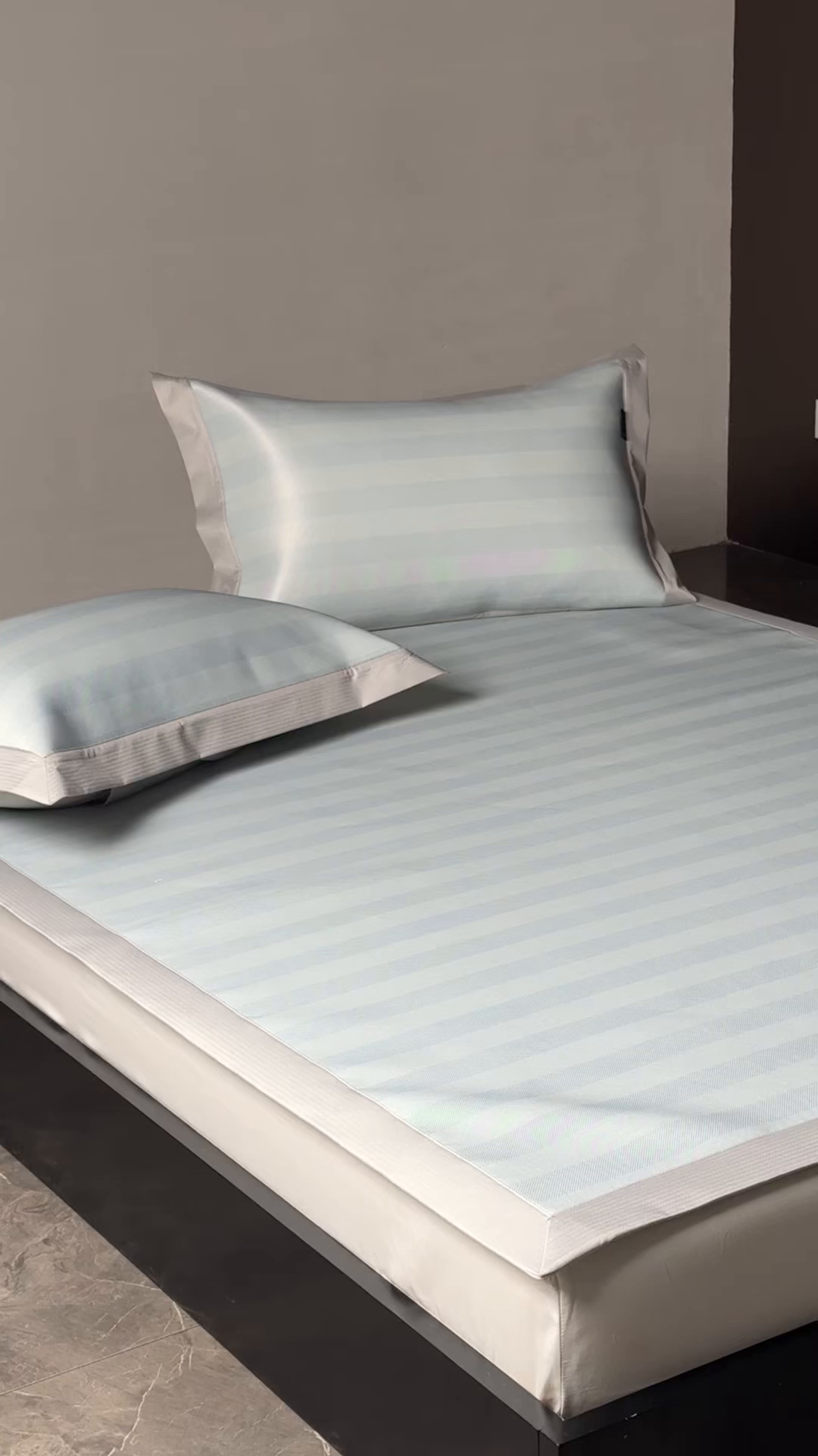 91家纺网 家纺一手货源 找家纺 三味舒屋 2026新款松间觅光系列印花冰丝席 觅光蓝