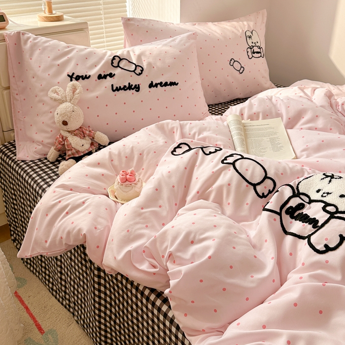 91家纺网 家纺一手货源 找家纺 花伞家居 2026新款波点毛巾绣糖果兔四件套 糖果兔-粉