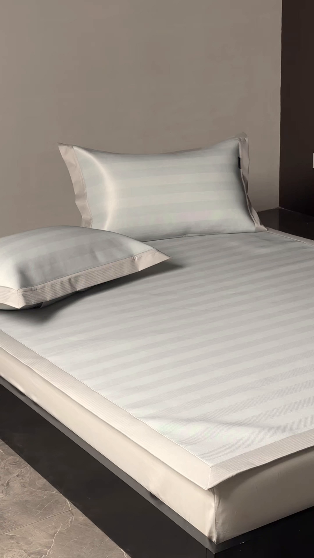 91家纺网 家纺一手货源 找家纺 三味舒屋 2026新款松间觅光系列印花冰丝席 觅光灰