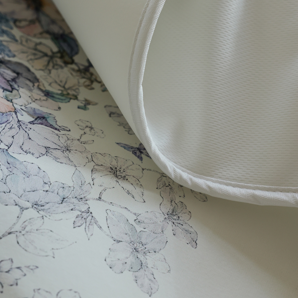 91家纺网 家纺一手货源 找家纺 三味舒屋 2026新款【花屿蝶】系列印花冰感丝软凉席凉垫 花镜