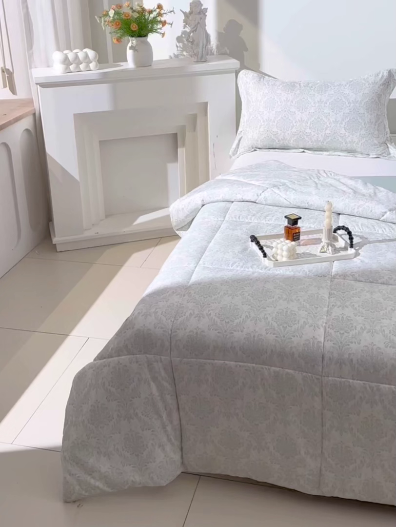 91家纺网 家纺一手货源 找家纺 圣靓家纺 2026新款晚安麻绳超柔亲肤可水洗夏被空调被夏凉被 小楼春风