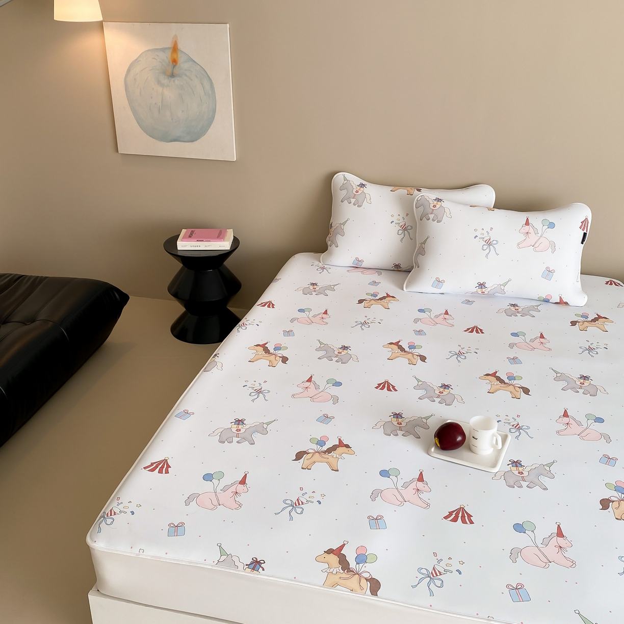 91家纺网 家纺一手货源 找家纺 三味舒屋 2026新款【甜梦派对】印花凉感丝软凉席凉垫（床笠款） 派对礼礼