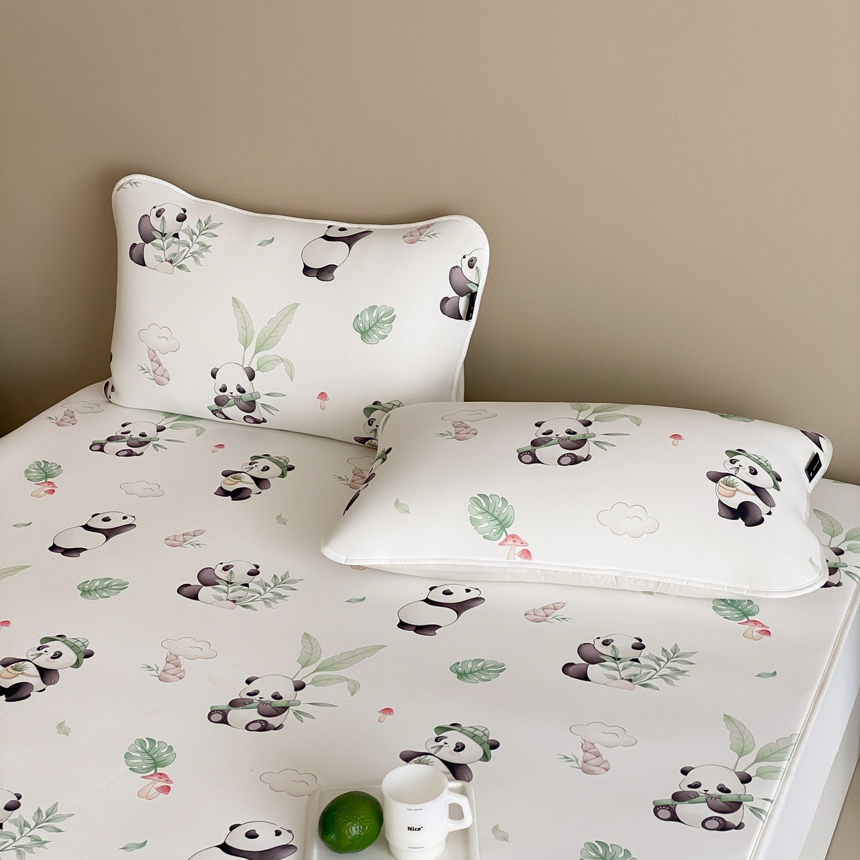 91家纺网 家纺一手货源 找家纺 三味舒屋 2026新款【甜梦派对】印花凉感丝软凉席凉垫（床笠款） 熊猫滚滚