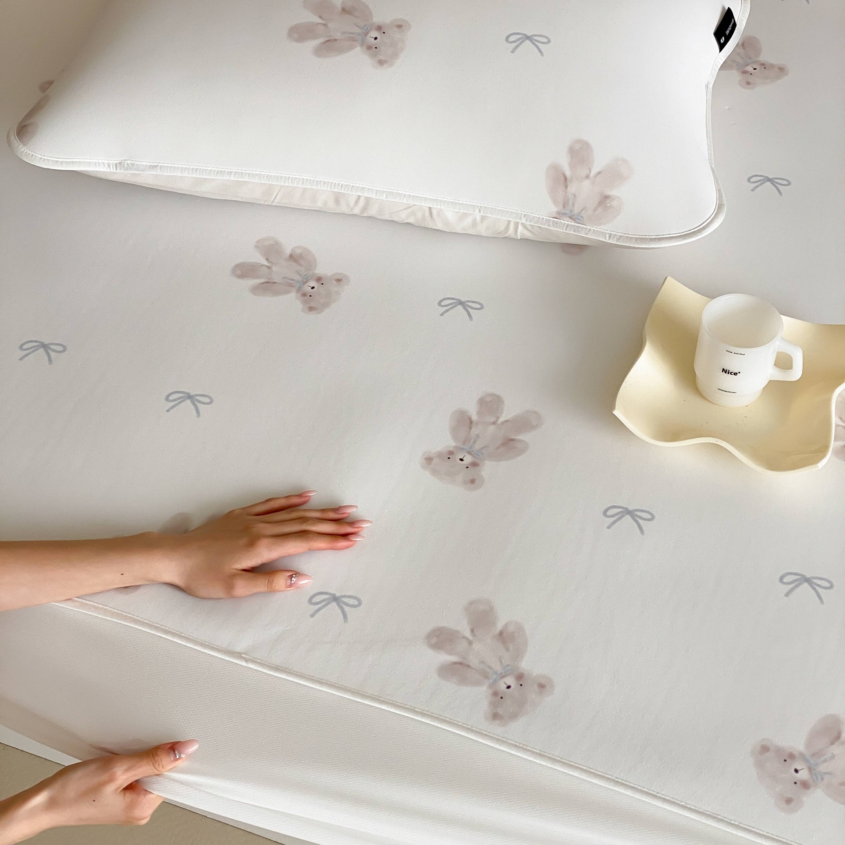 91家纺网 家纺一手货源 找家纺 三味舒屋 2026新款【甜梦派对】印花凉感丝软凉席凉垫（床笠款） 晚安小熊