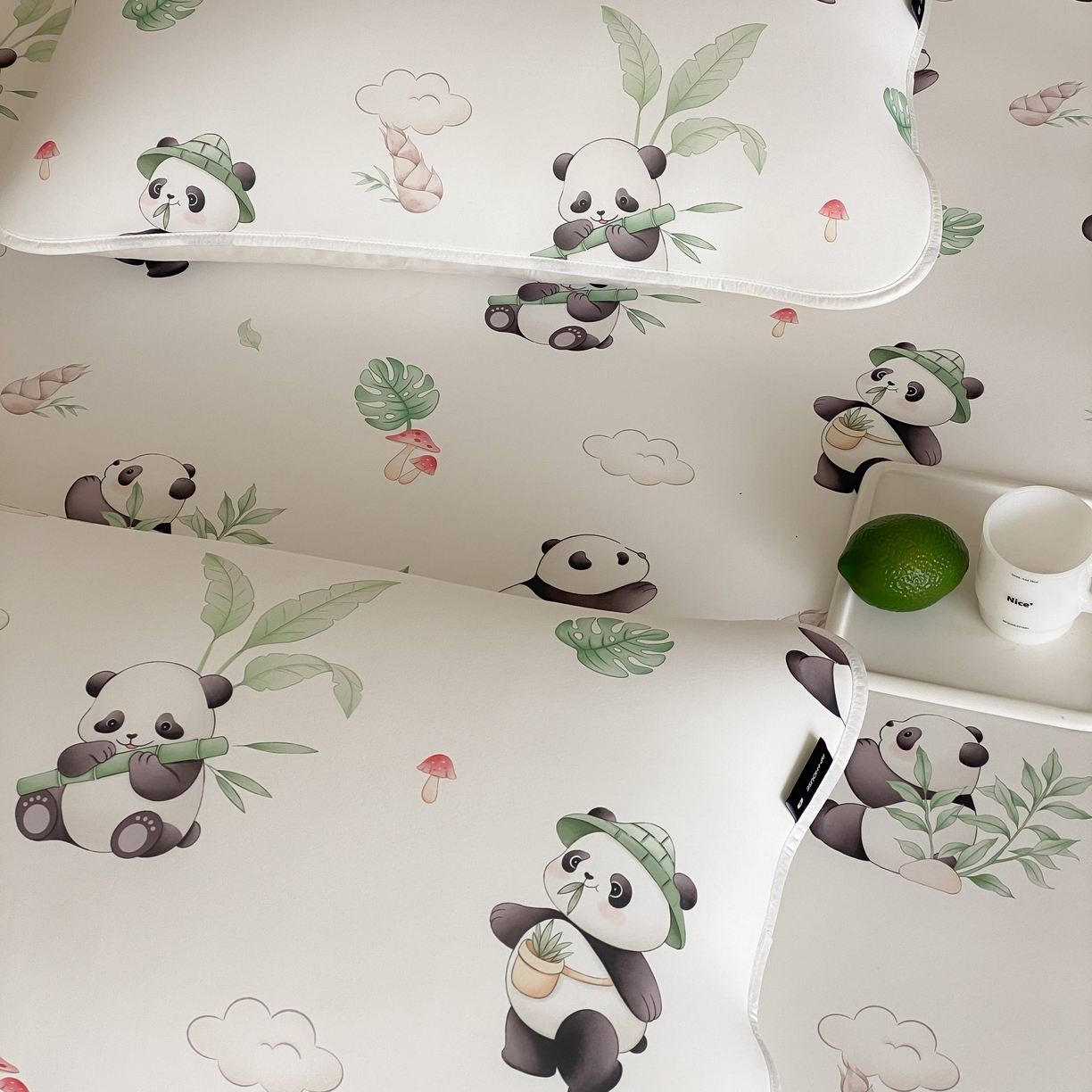 91家纺网 家纺一手货源 找家纺 三味舒屋 2026新款【甜梦派对】印花凉感丝软凉席凉垫（床笠款） 熊猫滚滚