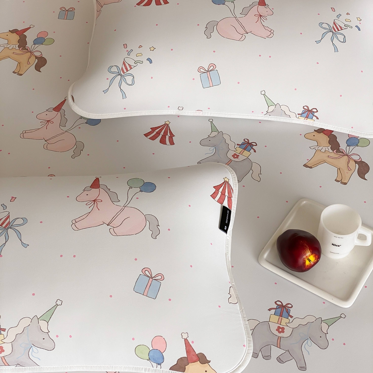 91家纺网 家纺一手货源 找家纺 三味舒屋 2026新款【甜梦派对】印花凉感丝软凉席凉垫（床笠款） 派对礼礼