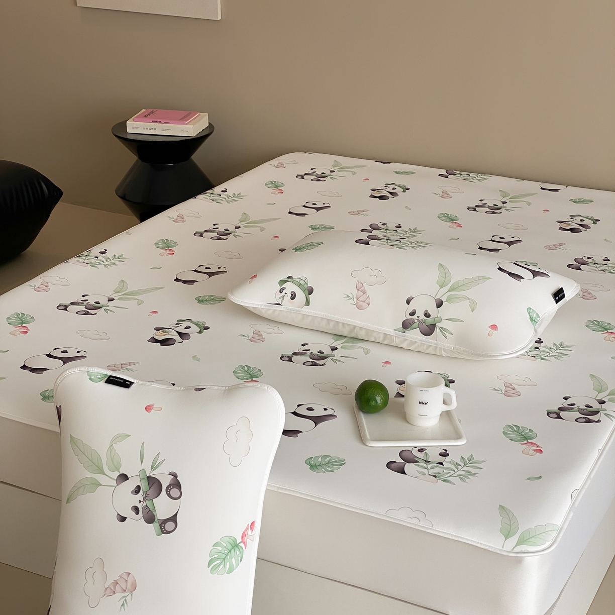 91家纺网 家纺一手货源 找家纺 三味舒屋 2026新款【甜梦派对】印花凉感丝软凉席凉垫（床笠款） 熊猫滚滚