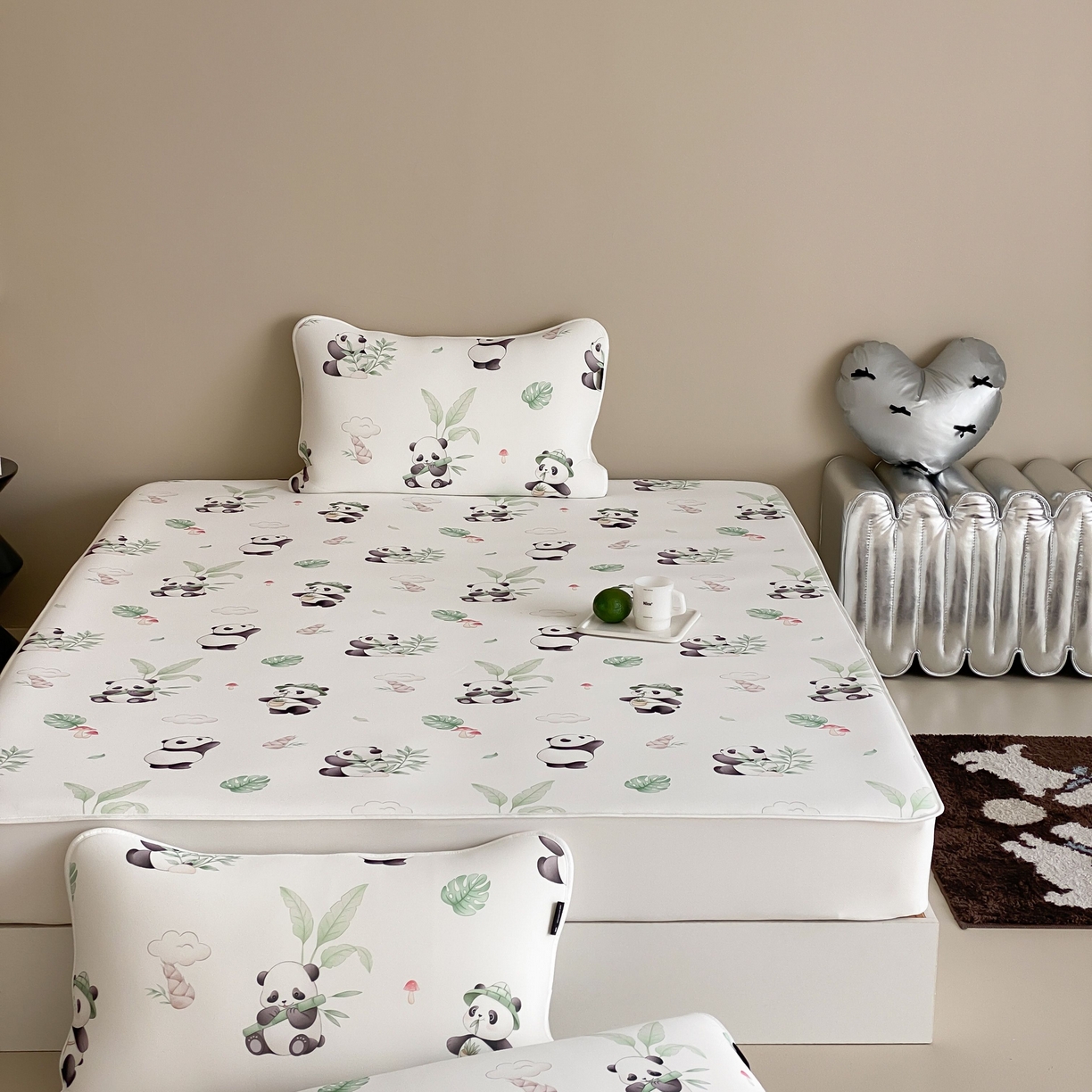 91家纺网 家纺一手货源 找家纺 三味舒屋 2026新款【甜梦派对】印花凉感丝软凉席凉垫（床笠款） 熊猫滚滚