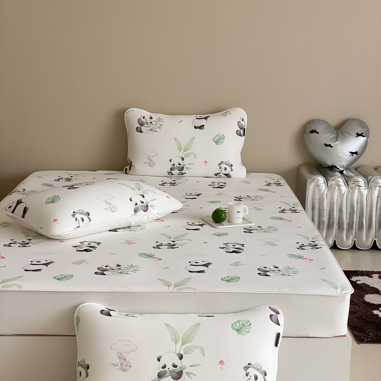 91家纺网 家纺一手货源 找家纺 三味舒屋 2026新款【甜梦派对】印花凉感丝软凉席凉垫（床笠款） 熊猫滚滚