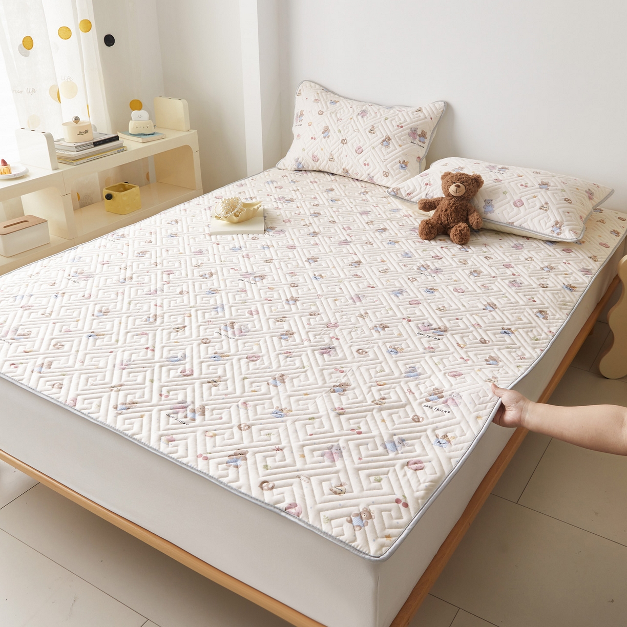 91家纺网 家纺一手货源 找家纺 舒居家纺 2026新款卡通可爱全棉床护垫软床垫垫子-大床图 糕点熊