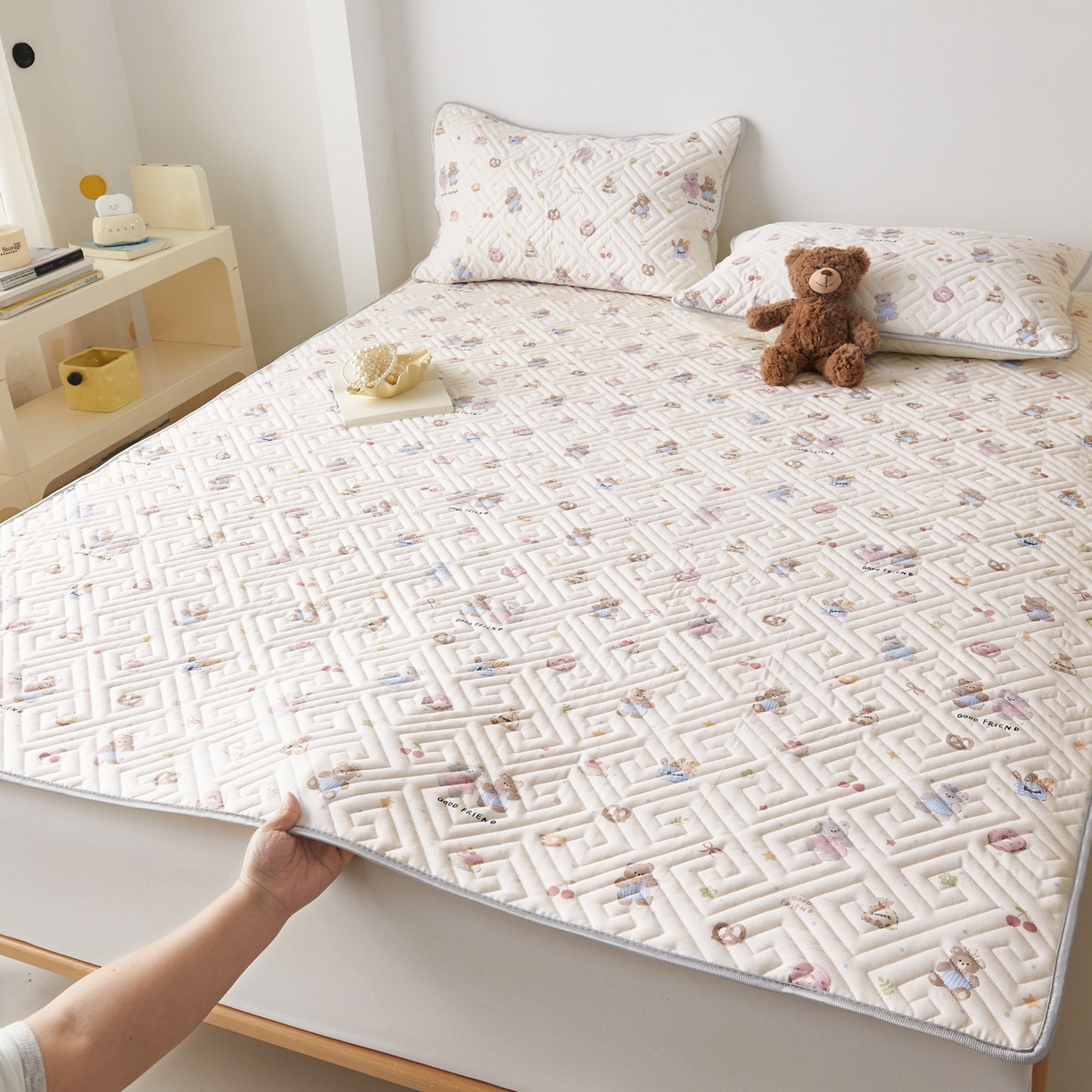 91家纺网 家纺一手货源 找家纺 舒居家纺 2026新款卡通可爱全棉床护垫软床垫垫子-大床图 糕点熊