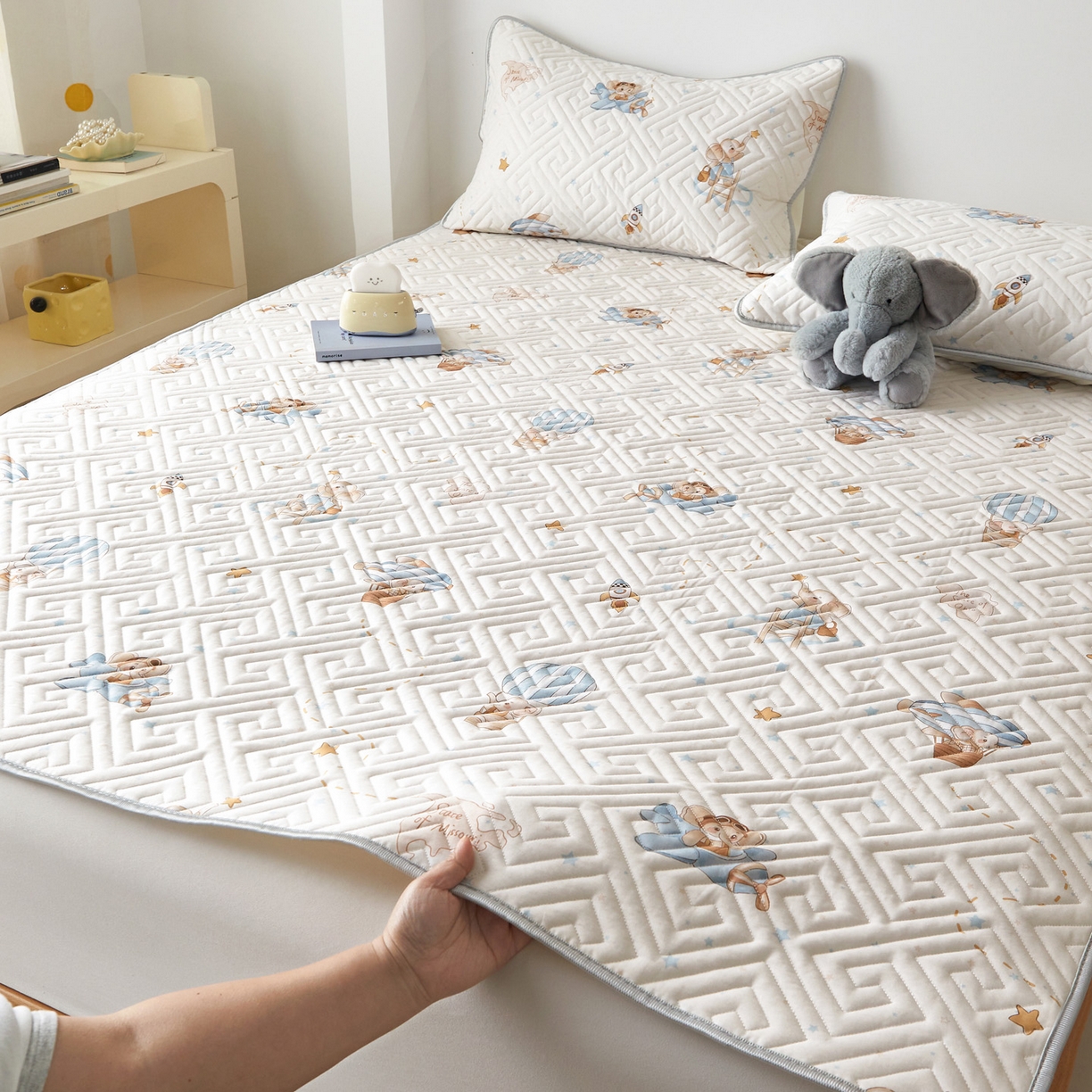 91家纺网 家纺一手货源 找家纺 舒居家纺 2026新款卡通可爱全棉床护垫软床垫垫子-大床图 嘉年华