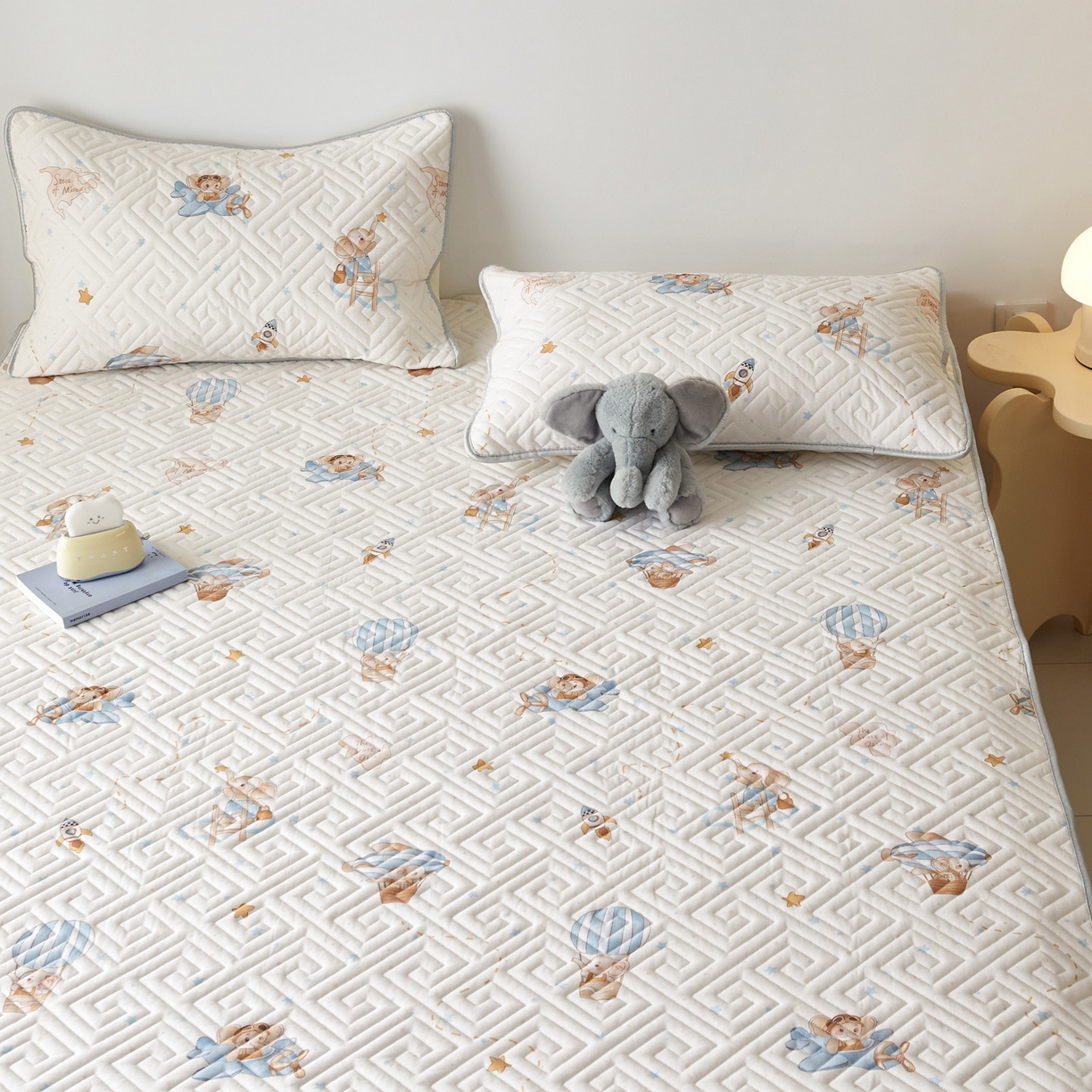 91家纺网 家纺一手货源 找家纺 舒居家纺 2026新款卡通可爱全棉床护垫软床垫垫子-大床图 嘉年华