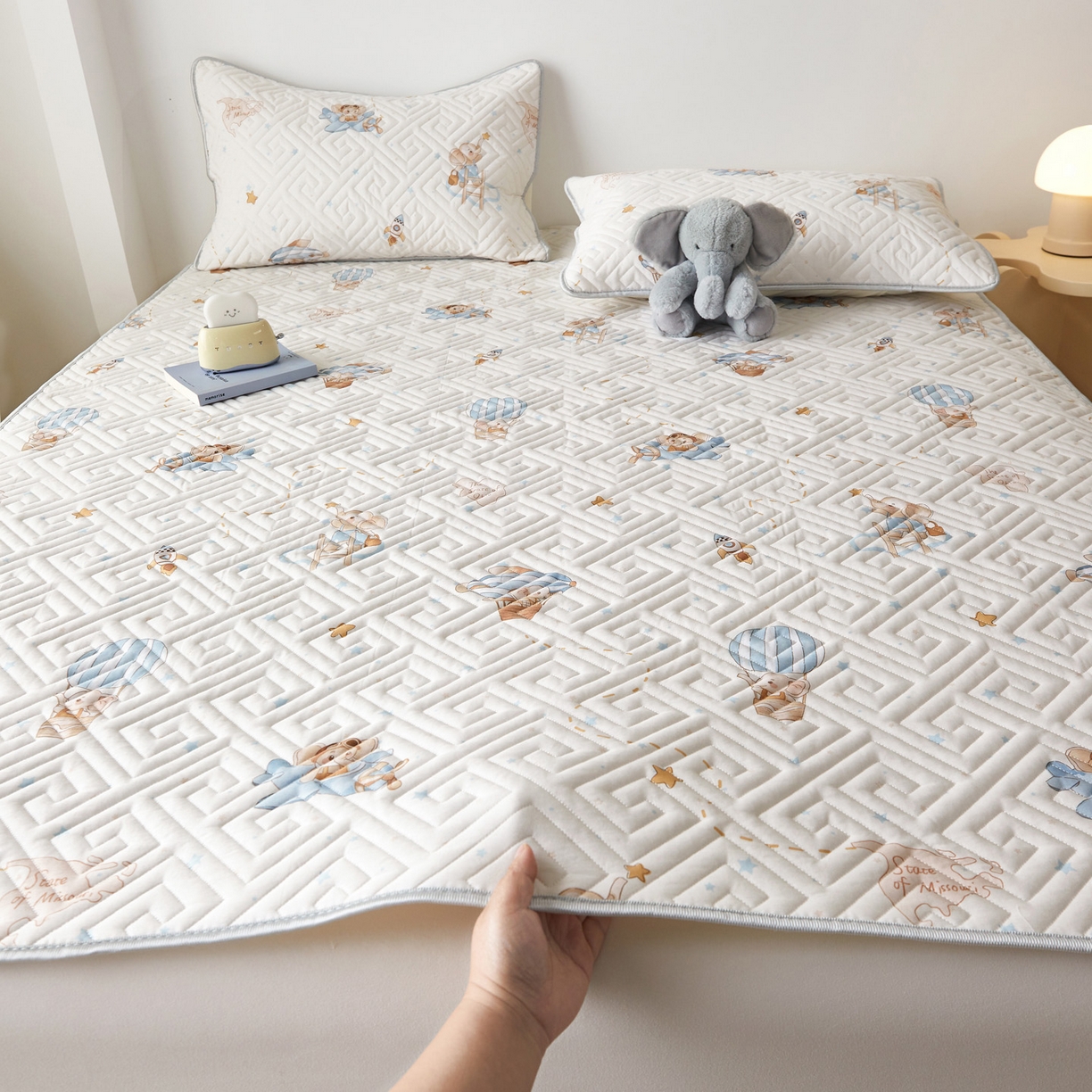 91家纺网 家纺一手货源 找家纺 舒居家纺 2026新款卡通可爱全棉床护垫软床垫垫子-大床图 嘉年华