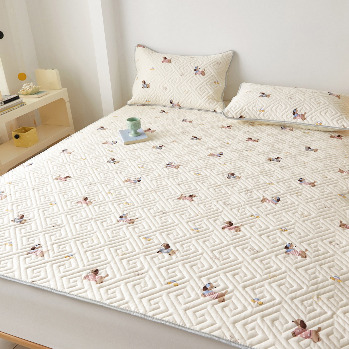 91家纺网 家纺一手货源 找家纺 舒居家纺 2026新款卡通可爱全棉床护垫软床垫垫子-大床图 围脖狗狗