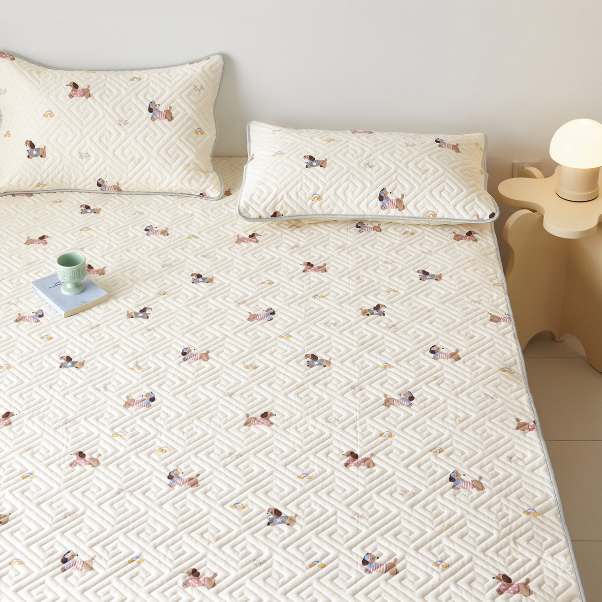 91家纺网 家纺一手货源 找家纺 舒居家纺 2026新款卡通可爱全棉床护垫软床垫垫子-大床图 围脖狗狗