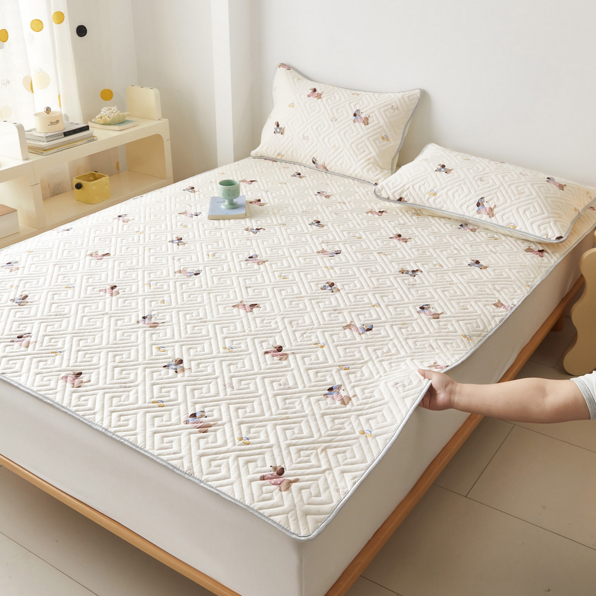 91家纺网 家纺一手货源 找家纺 舒居家纺 2026新款卡通可爱全棉床护垫软床垫垫子-大床图 围脖狗狗