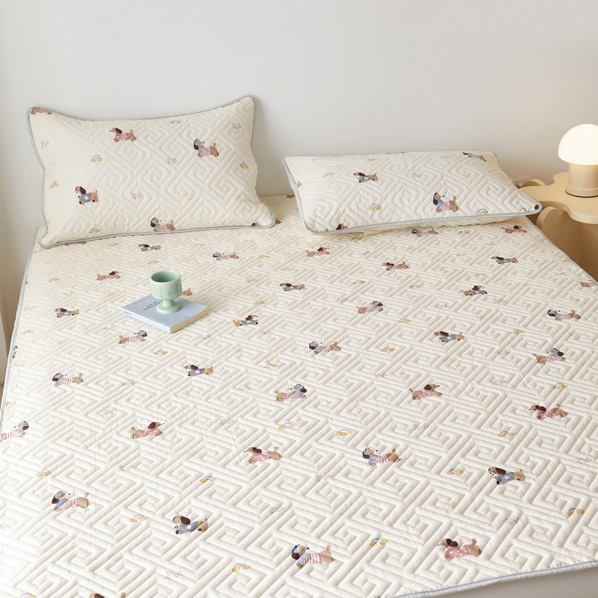 91家纺网 家纺一手货源 找家纺 舒居家纺 2026新款卡通可爱全棉床护垫软床垫垫子-大床图 围脖狗狗