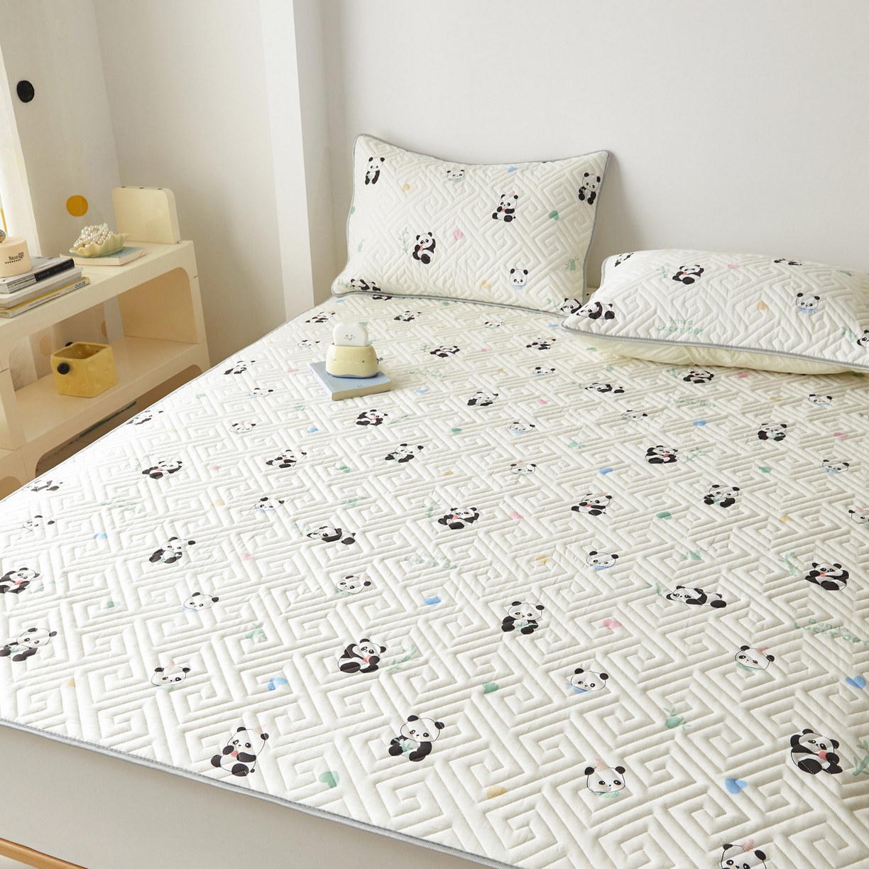 91家纺网 家纺一手货源 找家纺 舒居家纺 2026新款卡通可爱全棉床护垫软床垫垫子-大床图 熊猫彩绘