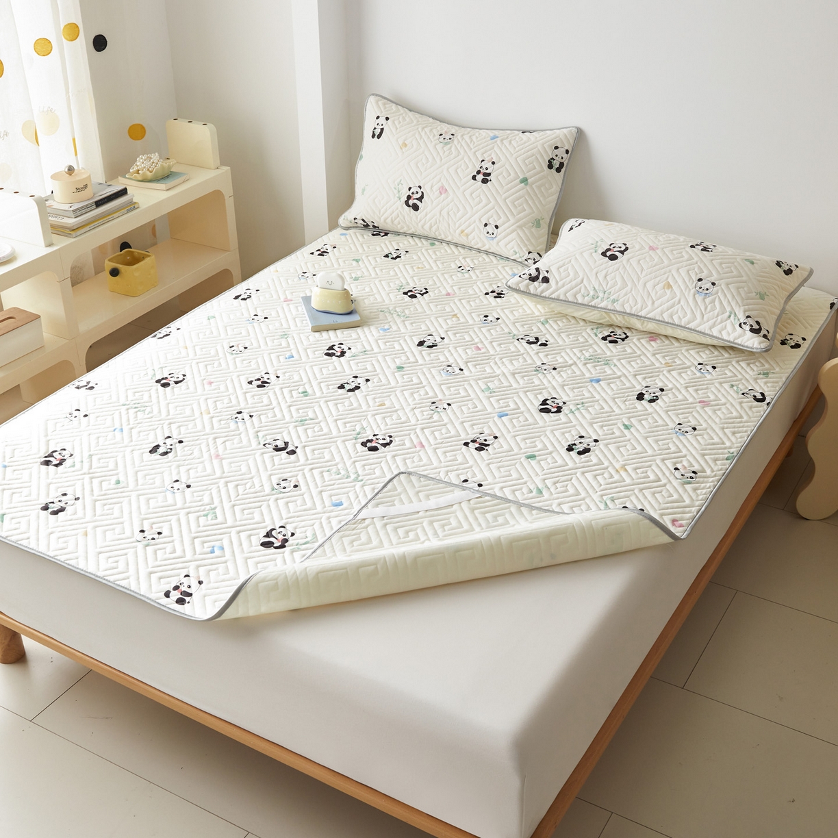 91家纺网 家纺一手货源 找家纺 舒居家纺 2026新款卡通可爱全棉床护垫软床垫垫子-大床图 熊猫彩绘