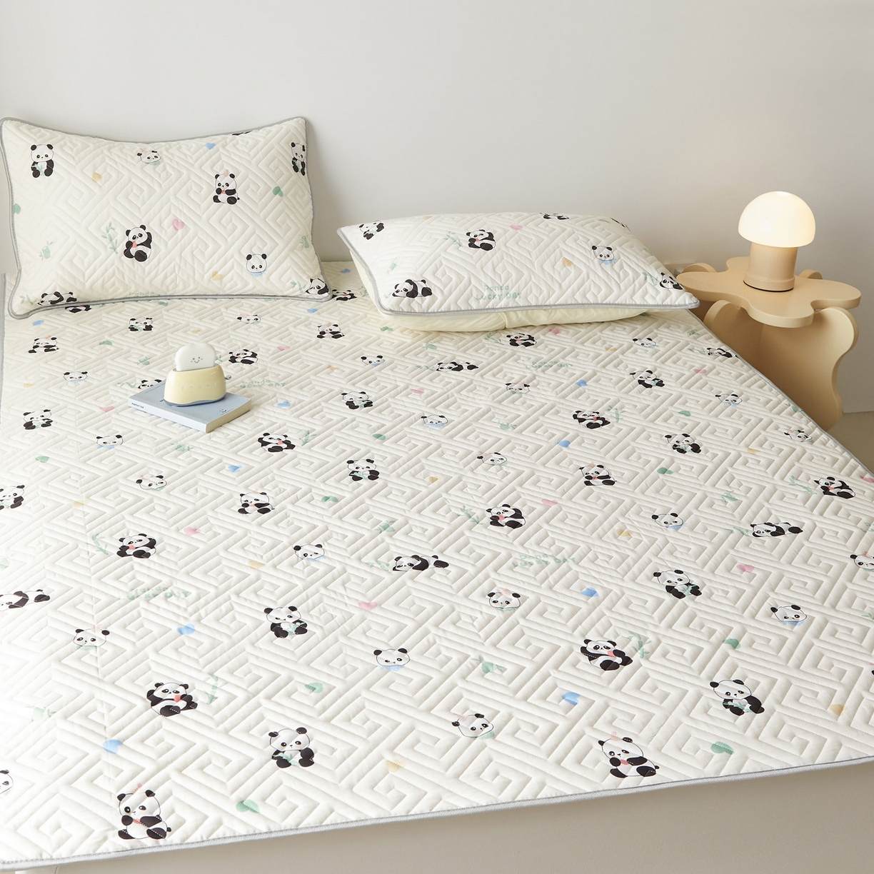 91家纺网 家纺一手货源 找家纺 舒居家纺 2026新款卡通可爱全棉床护垫软床垫垫子-大床图 熊猫彩绘