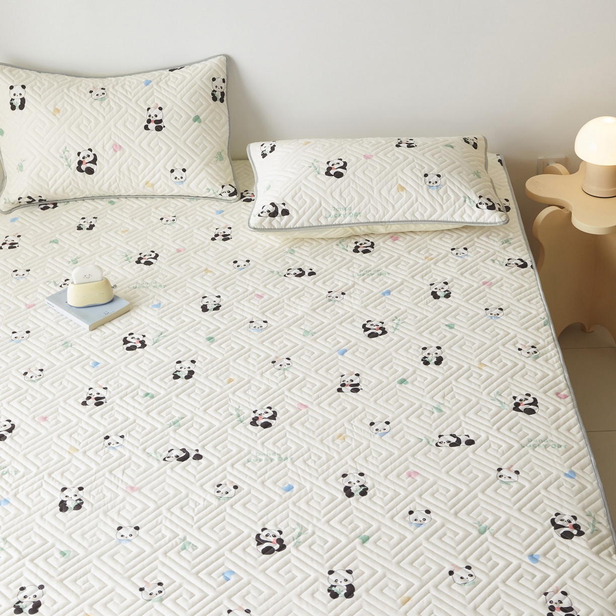 91家纺网 家纺一手货源 找家纺 舒居家纺 2026新款卡通可爱全棉床护垫软床垫垫子-大床图 熊猫彩绘