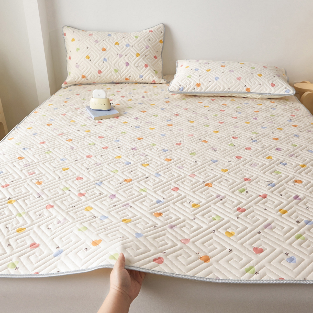 91家纺网 家纺一手货源 找家纺 舒居家纺 2026新款卡通可爱全棉床护垫软床垫垫子-大床图 萌萌心语