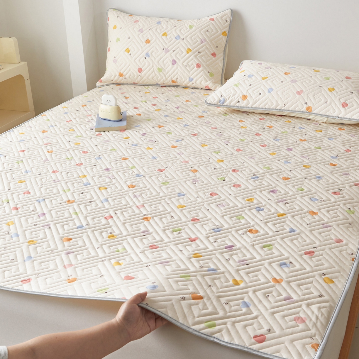 91家纺网 家纺一手货源 找家纺 舒居家纺 2026新款卡通可爱全棉床护垫软床垫垫子-大床图 萌萌心语