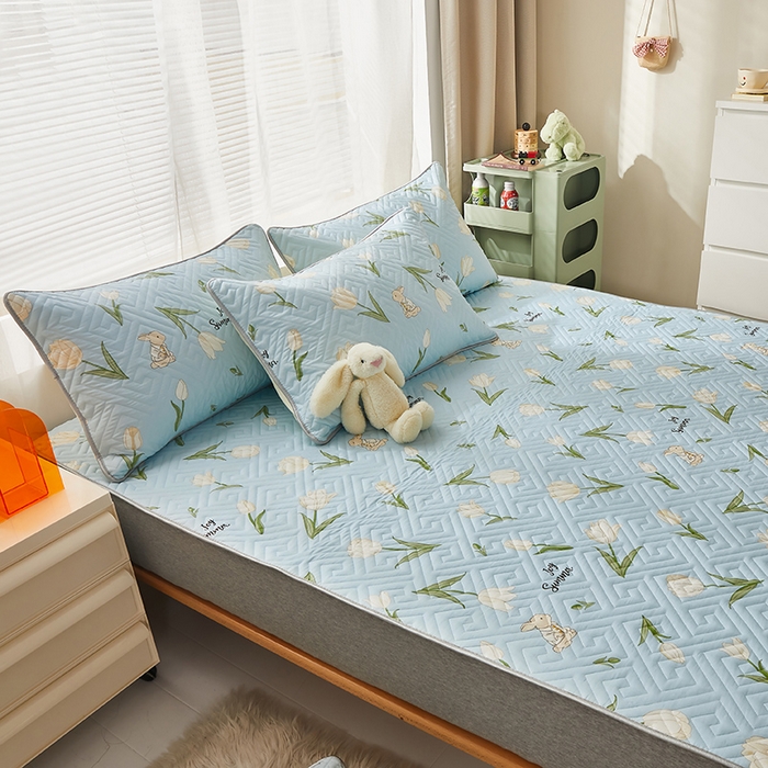 91家纺网 家纺一手货源 找家纺 舒居家纺 2026新款卡通可爱全棉床护垫软床垫垫子-大床图 百合兔-草绿