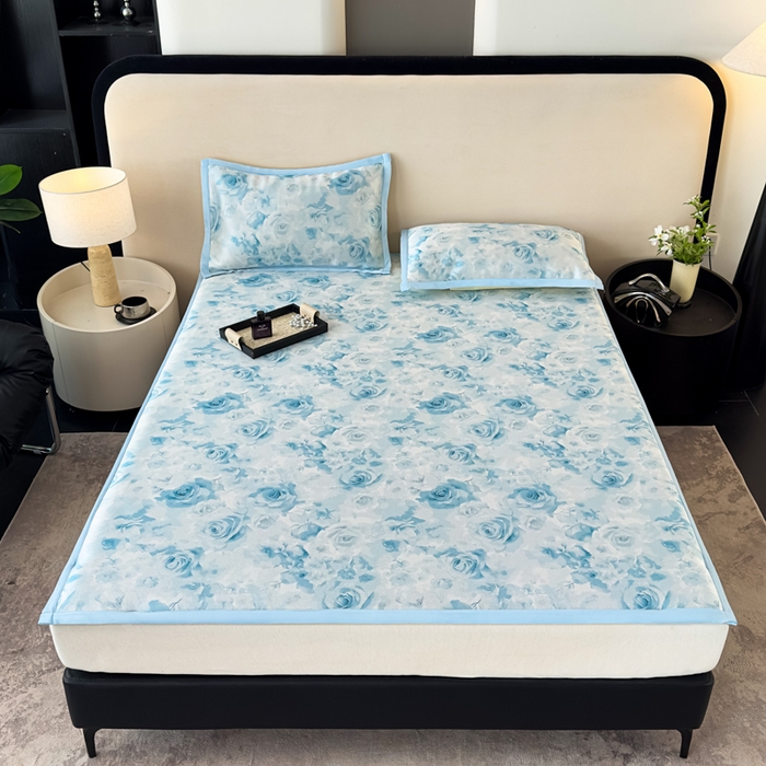 91家纺网 家纺一手货源 找家纺 春寻家纺 2026新款5D印花冰丝席复合三明治款凉席席子 蓝调花影