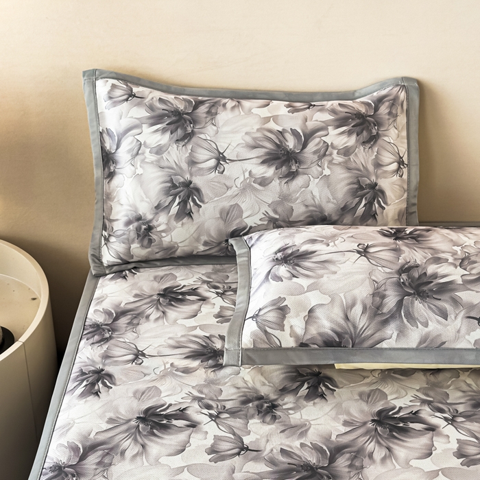 91家纺网 家纺一手货源 找家纺 春寻家纺 2026新款5D印花冰丝席复合三明治款凉席席子 墨染繁花