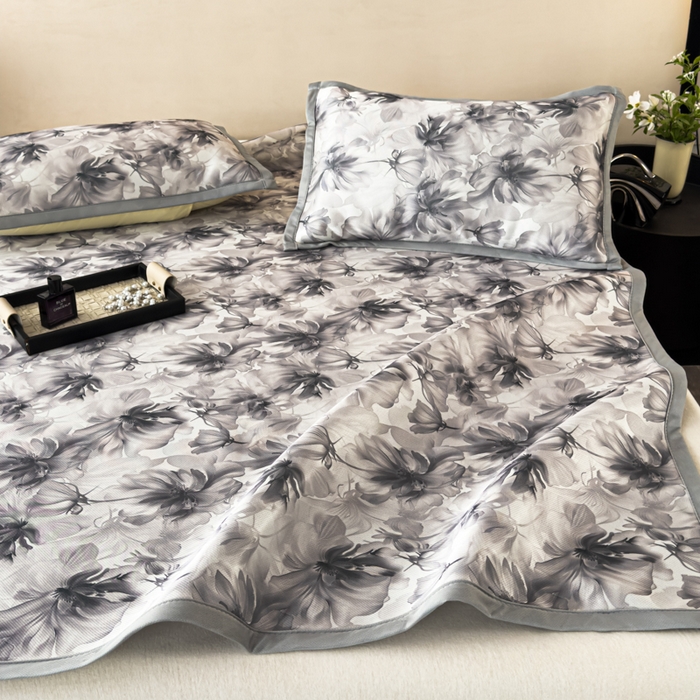 91家纺网 家纺一手货源 找家纺 春寻家纺 2026新款5D印花冰丝席复合三明治款凉席席子 墨染繁花