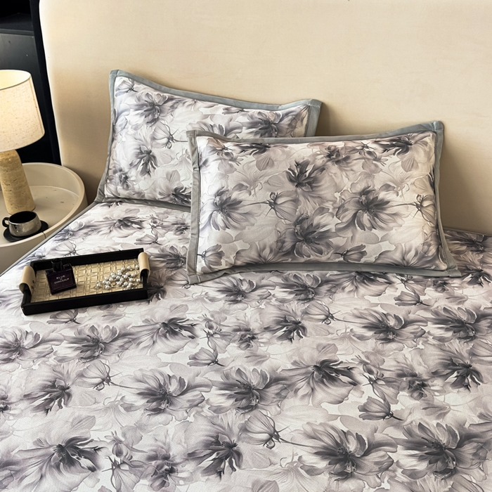 91家纺网 家纺一手货源 找家纺 春寻家纺 2026新款5D印花冰丝席复合三明治款凉席席子 墨染繁花