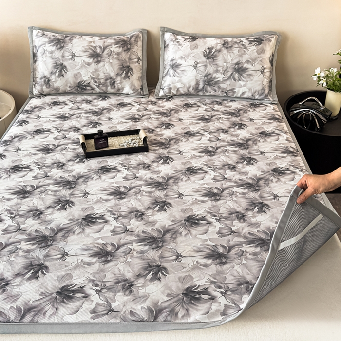 91家纺网 家纺一手货源 找家纺 春寻家纺 2026新款5D印花冰丝席复合三明治款凉席席子 墨染繁花