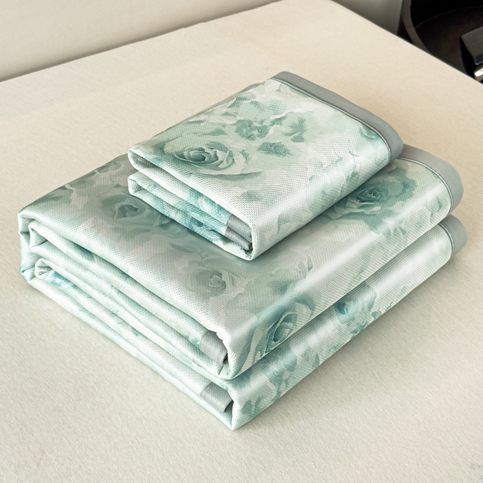 91家纺网 家纺一手货源 找家纺 春寻家纺 2026新款5D印花冰丝席复合三明治款凉席席子 青风花影