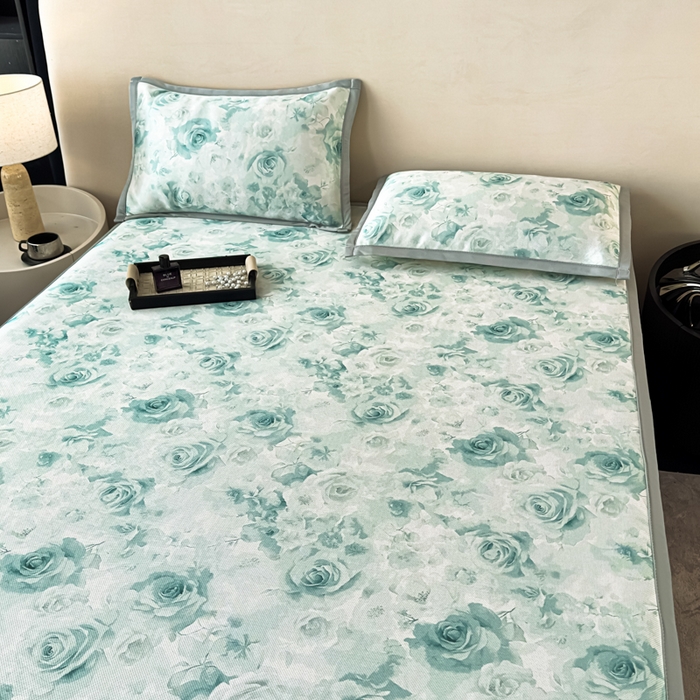 91家纺网 家纺一手货源 找家纺 春寻家纺 2026新款5D印花冰丝席复合三明治款凉席席子 青风花影