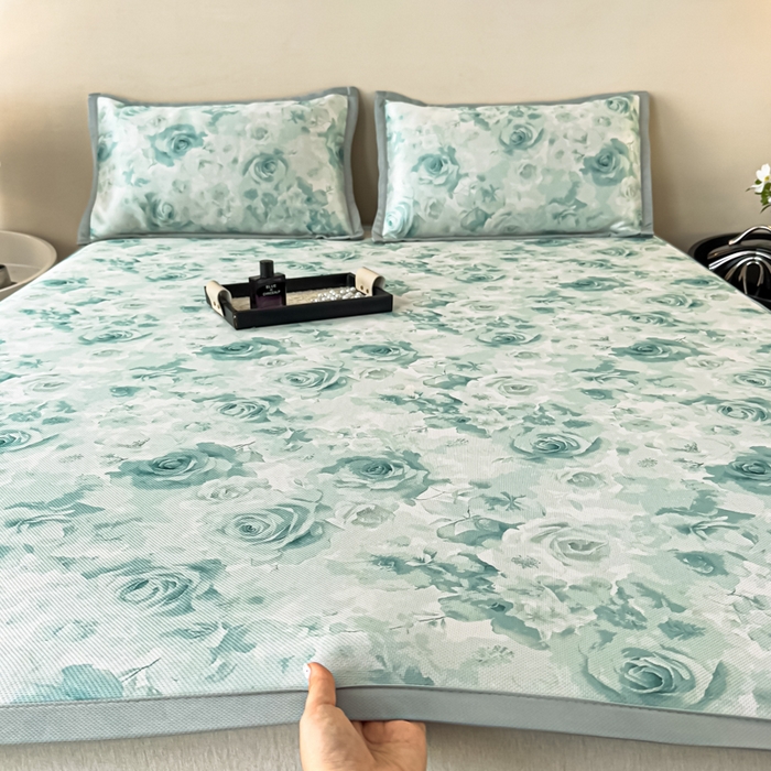 91家纺网 家纺一手货源 找家纺 春寻家纺 2026新款5D印花冰丝席复合三明治款凉席席子 青风花影