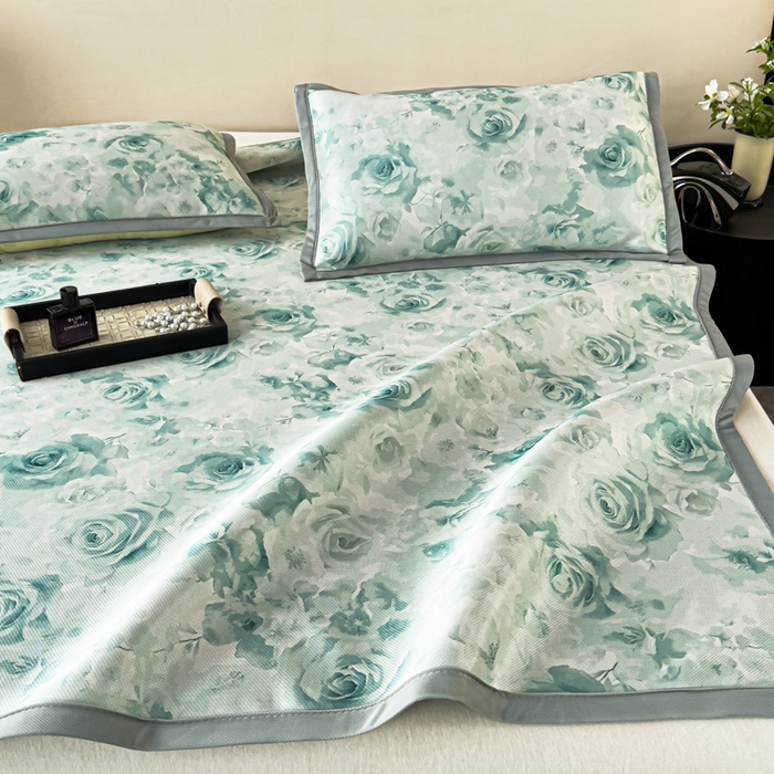 91家纺网 家纺一手货源 找家纺 春寻家纺 2026新款5D印花冰丝席复合三明治款凉席席子 青风花影