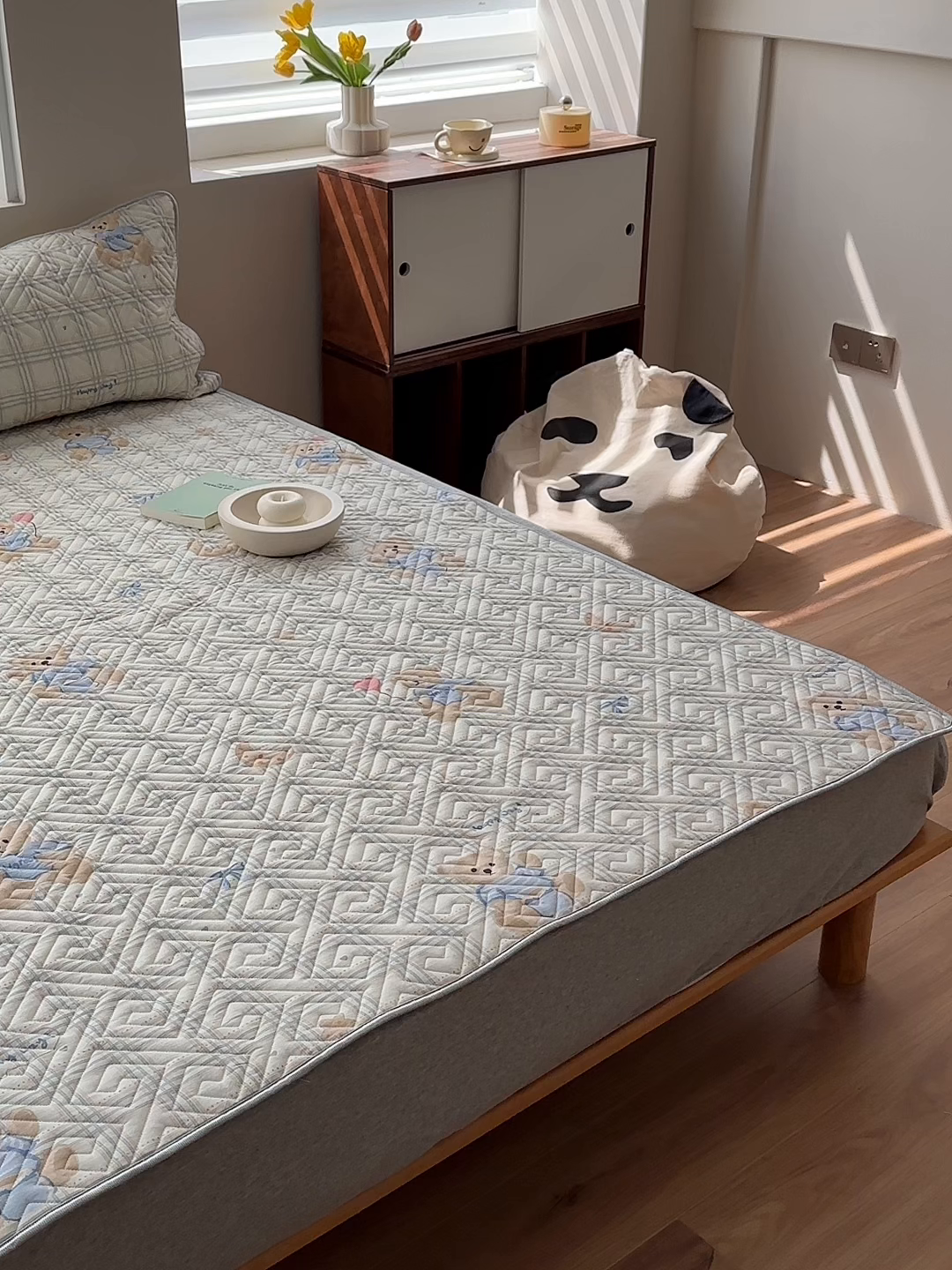 91家纺网 家纺一手货源 找家纺 舒居家纺 2026新款卡通可爱全棉床护垫软床垫垫子-大床图 浮云初梦