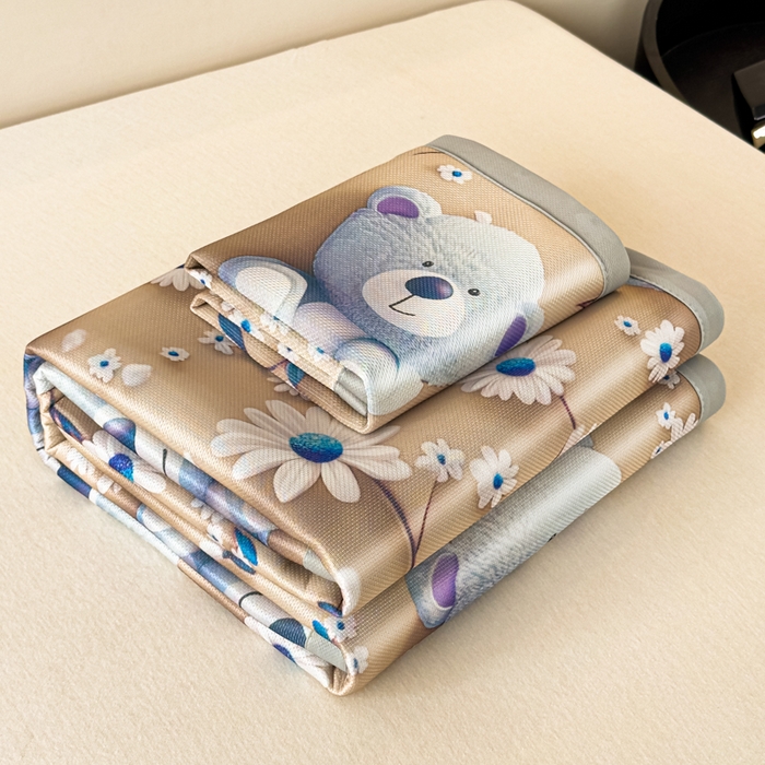 91家纺网 家纺一手货源 找家纺 春寻家纺 2026新款5D印花冰丝席复合三明治款凉席席子 元气小熊-咖