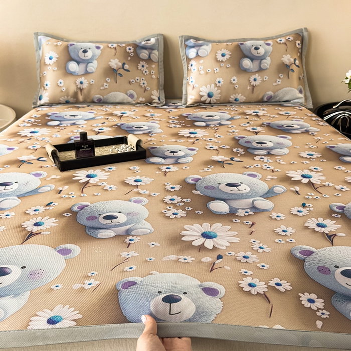 91家纺网 家纺一手货源 找家纺 春寻家纺 2026新款5D印花冰丝席复合三明治款凉席席子 元气小熊-咖